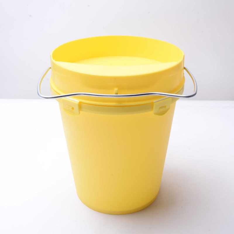 BEBEDERO CUBO PLASTICO 5.5LT AMARILLO